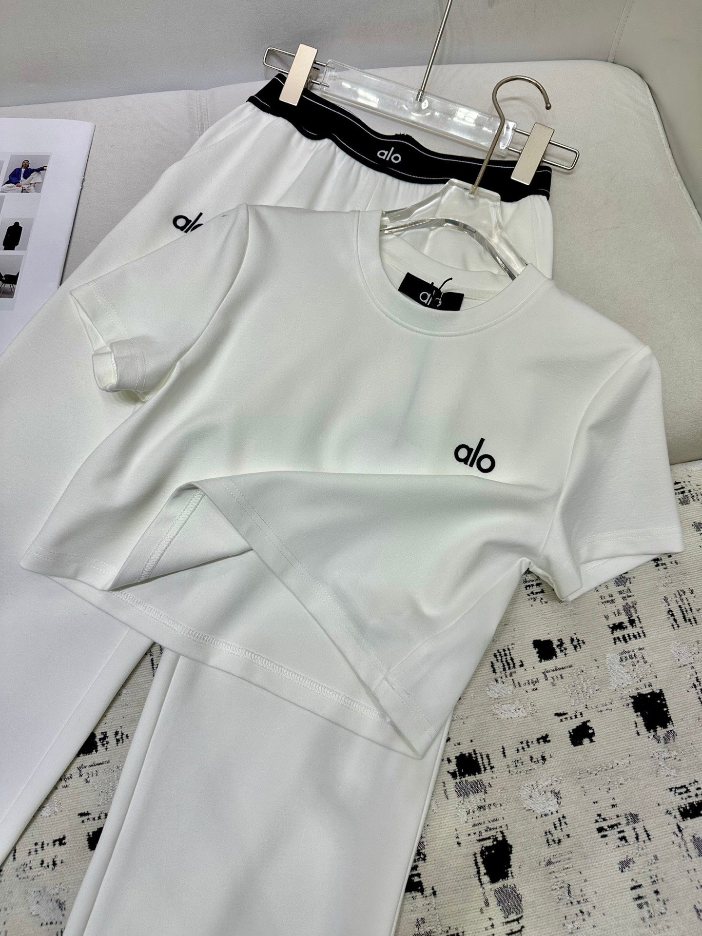 ALO T-SHIRT AND WIDE-LEG PANTS SET STYLE 160