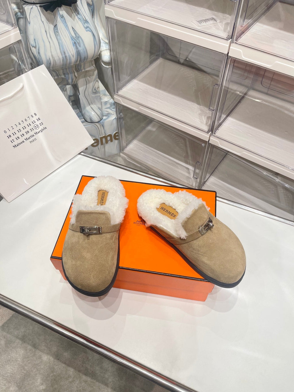 SLIP-ON MULE IN TORTILLA BROWN SUEDE AND SHEARLING LINING