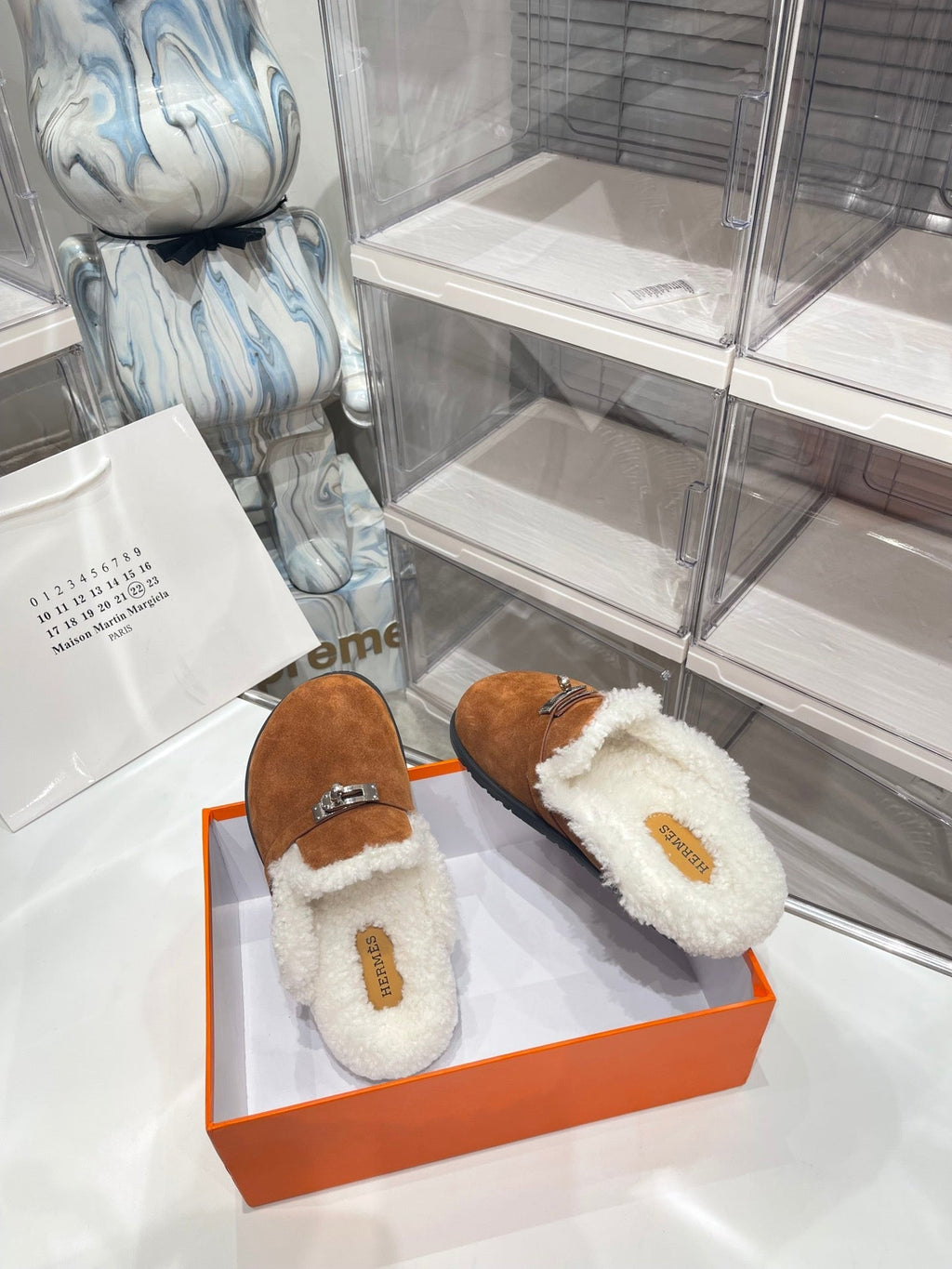 SLIP-ON MULE IN UMBER BROWN SUEDE AND SHEARLING LINING