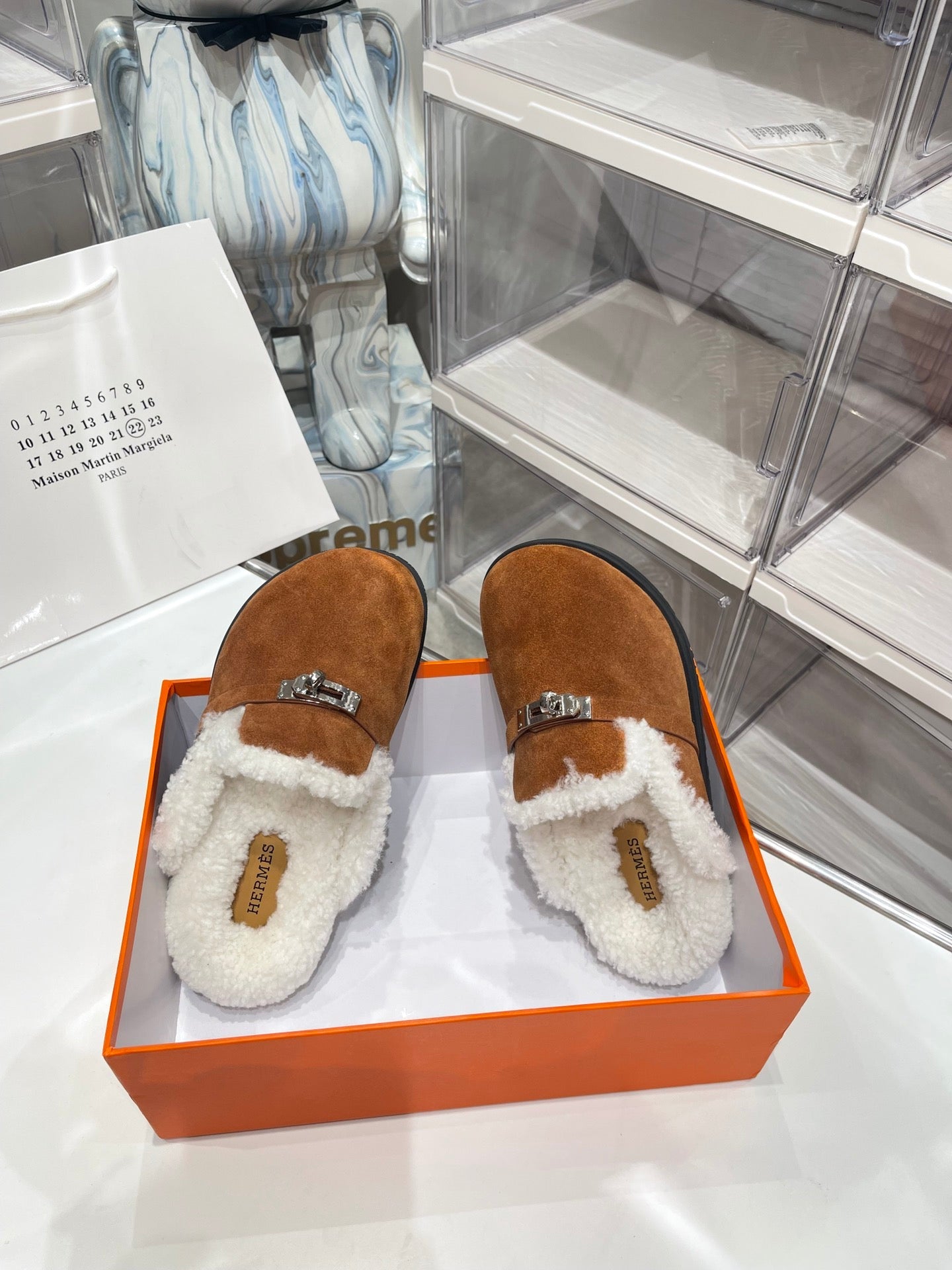 SLIP-ON MULE IN UMBER BROWN SUEDE AND SHEARLING LINING