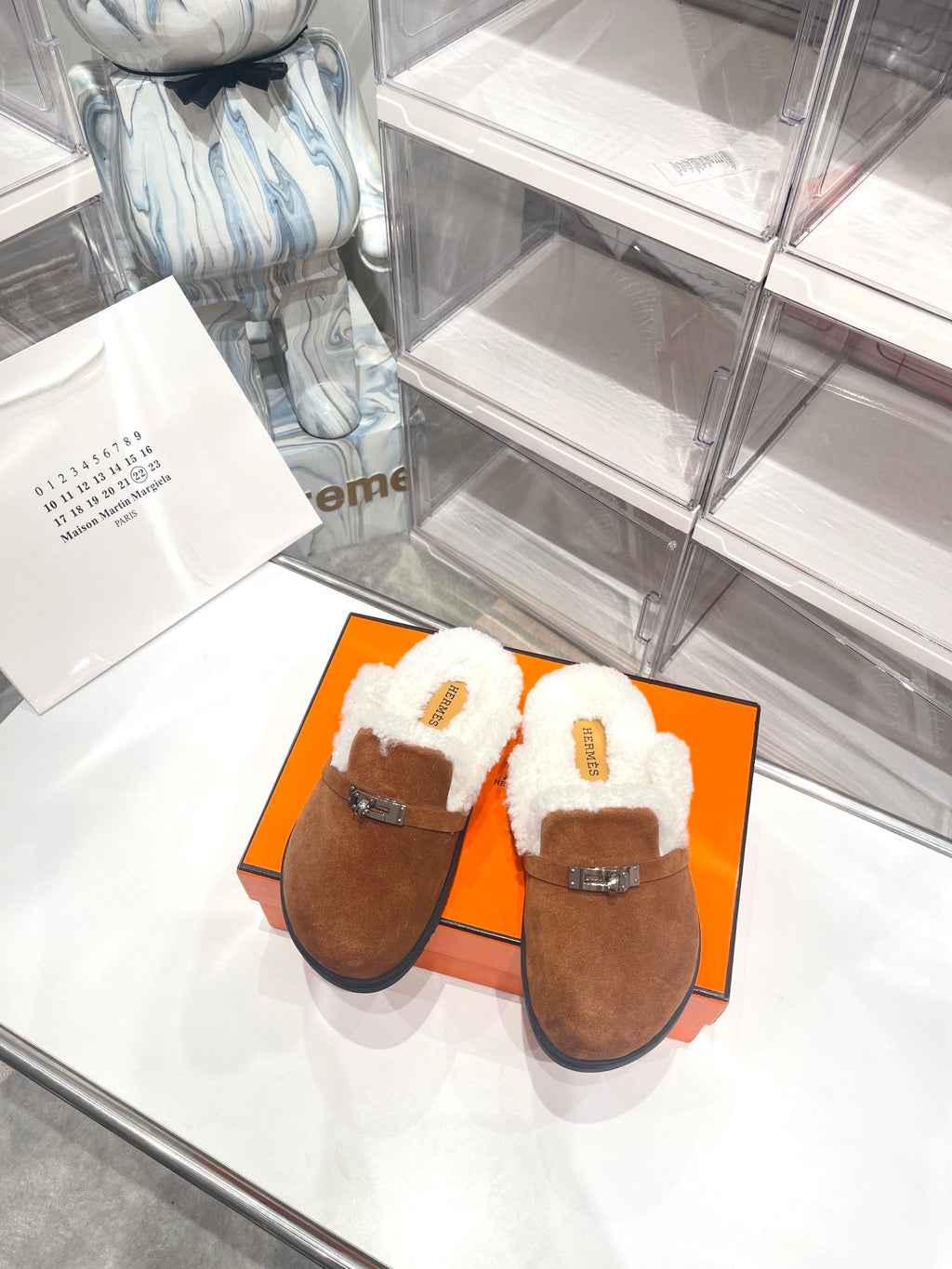 SLIP-ON MULE IN UMBER BROWN SUEDE AND SHEARLING LINING