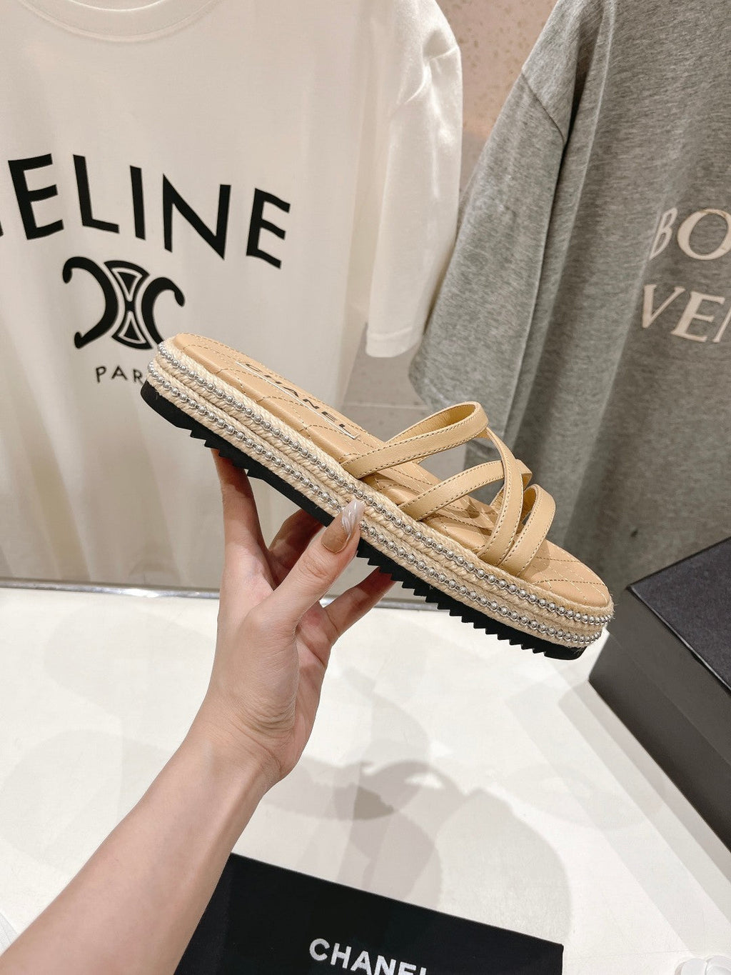 SLIPPERS CROSS STRAPS IN BEIGE CREAM LAMBSKIN