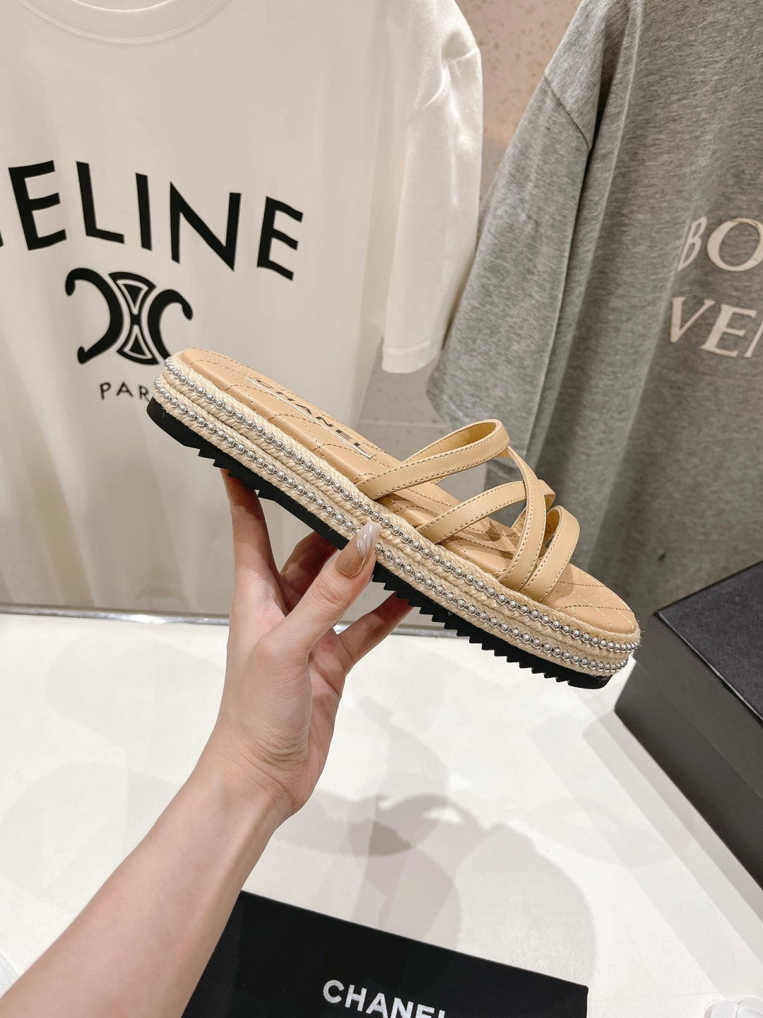 SLIPPERS CROSS STRAPS IN BEIGE CREAM LAMBSKIN