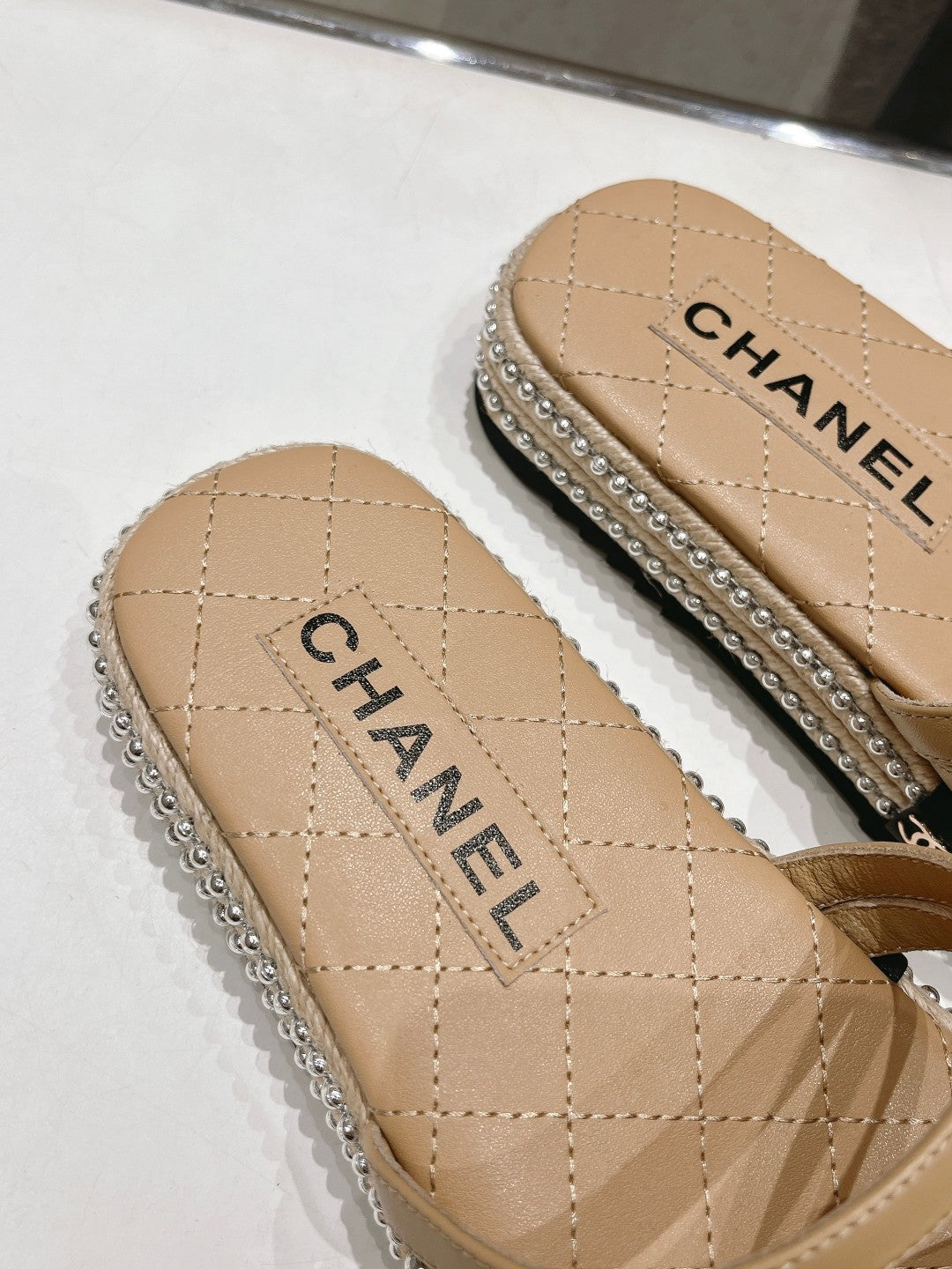 SLIPPERS CROSS STRAPS IN BEIGE CREAM LAMBSKIN