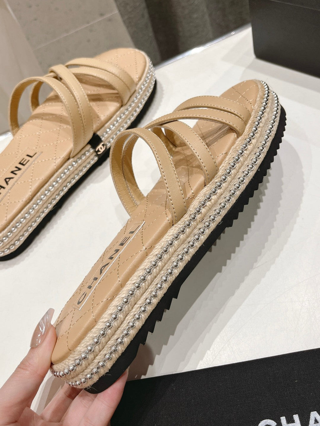 SLIPPERS CROSS STRAPS IN BEIGE CREAM LAMBSKIN