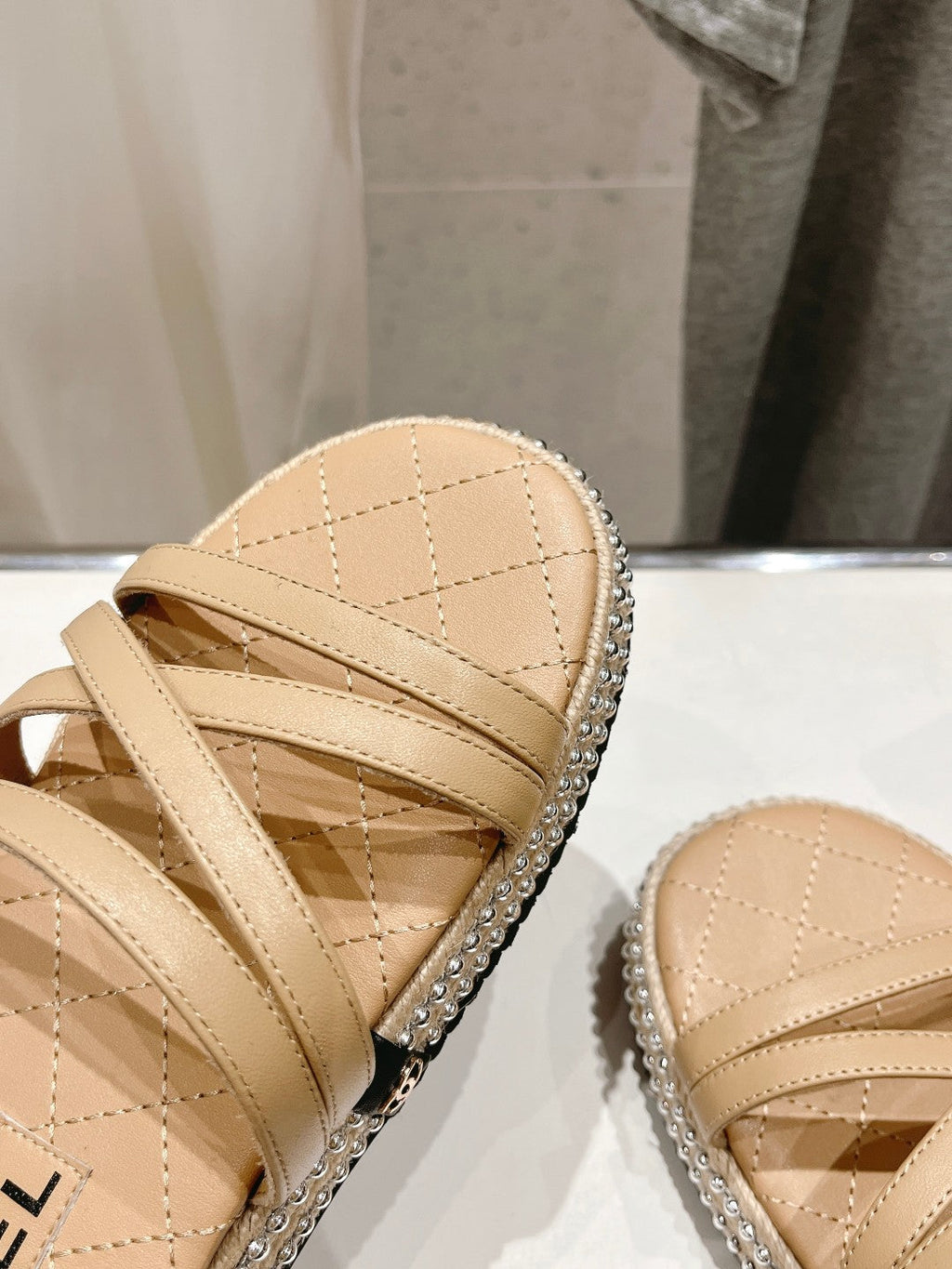 SLIPPERS CROSS STRAPS IN BEIGE CREAM LAMBSKIN