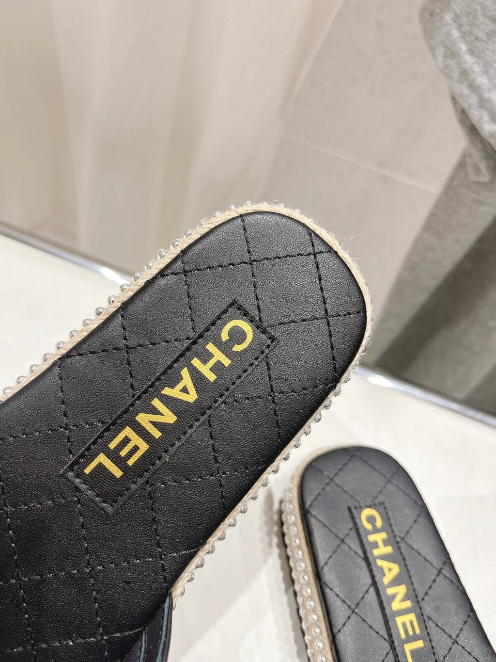 SLIPPERS CROSS STRAPS IN BLACK LAMBSKIN