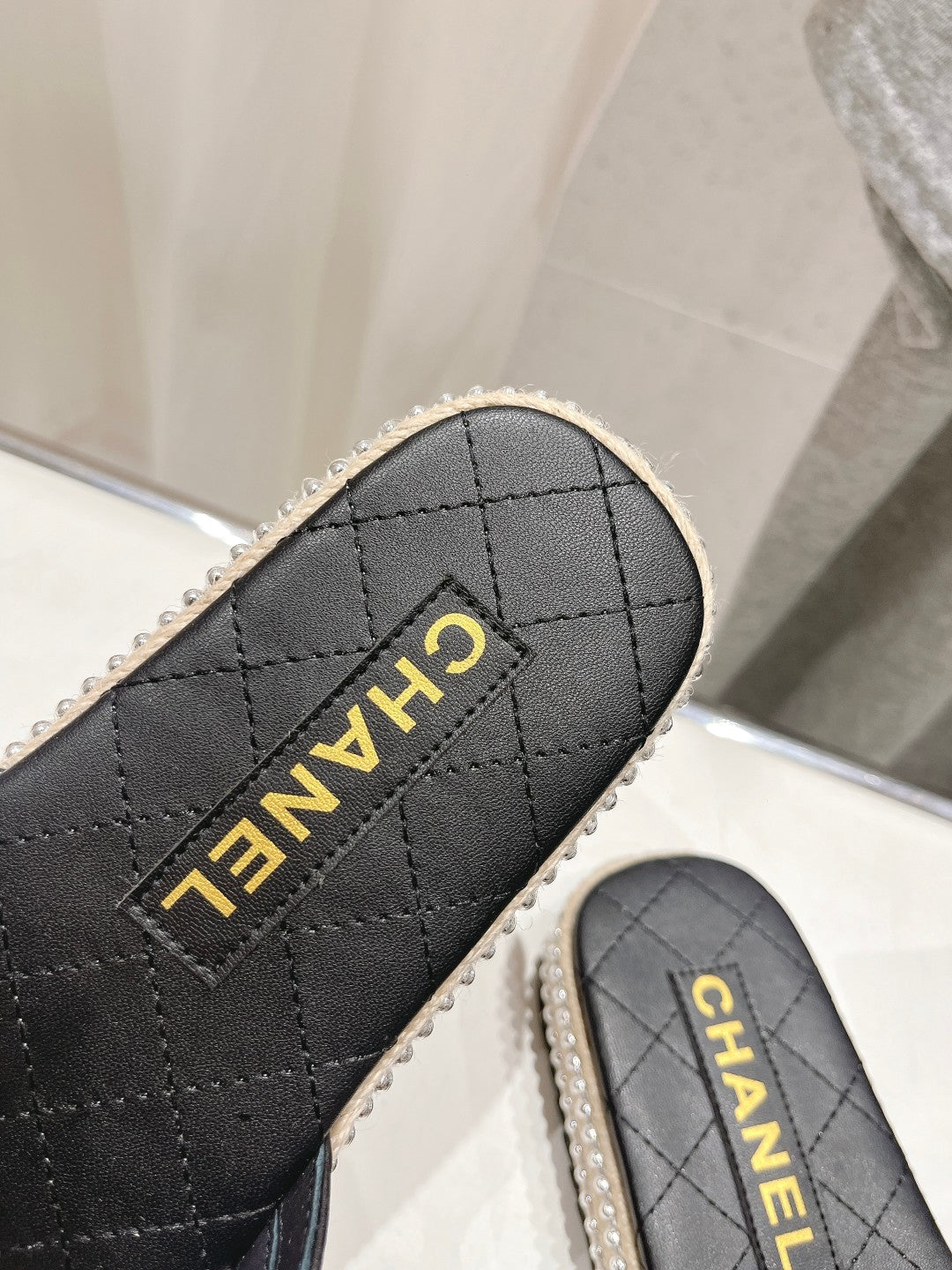 SLIPPERS CROSS STRAPS IN BLACK LAMBSKIN