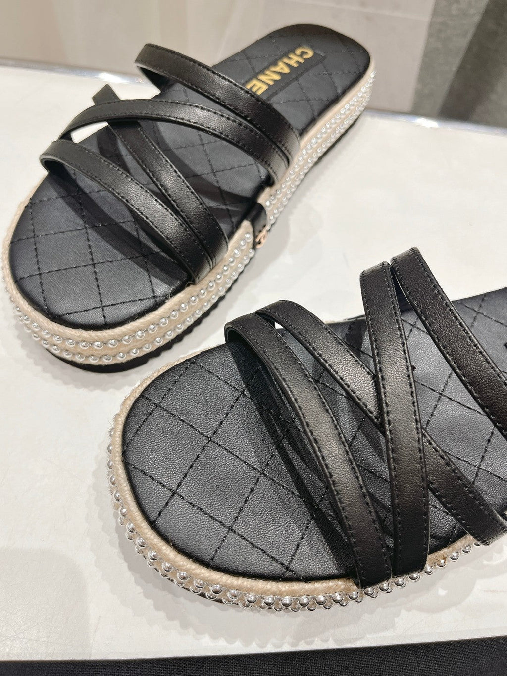 SLIPPERS CROSS STRAPS IN BLACK LAMBSKIN