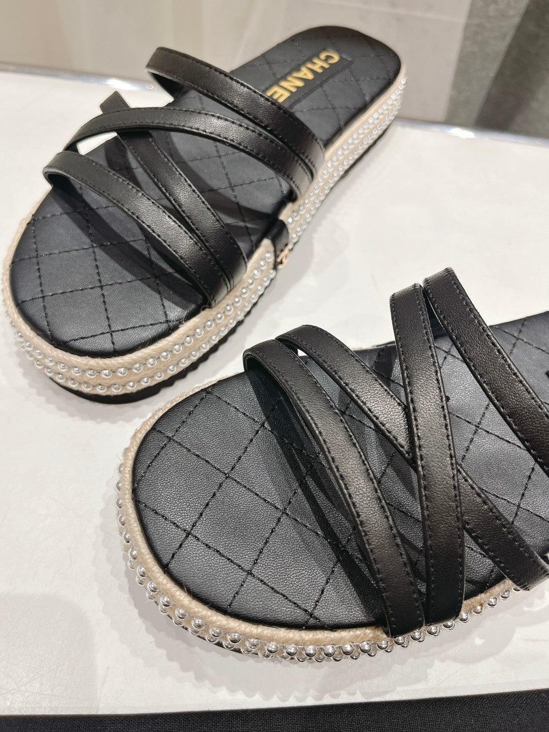 SLIPPERS CROSS STRAPS IN BLACK LAMBSKIN