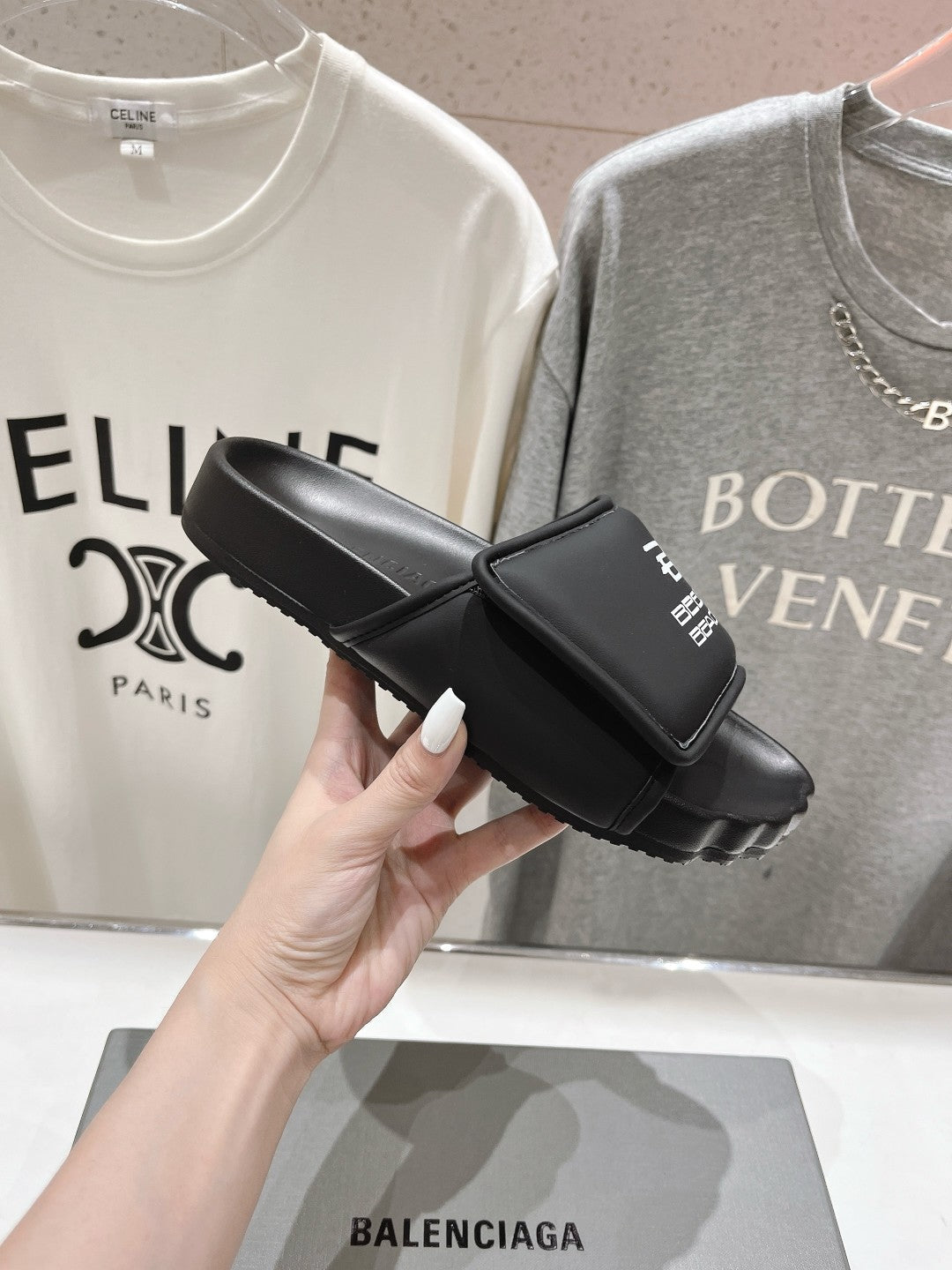 SLIDE SANDALS IN BLACK NYLON AND RUBBER WHITE PRINT