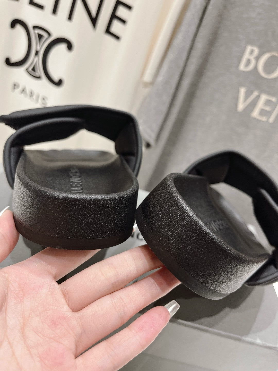 SLIDE SANDALS IN BLACK NYLON AND RUBBER YELLOW PRINT