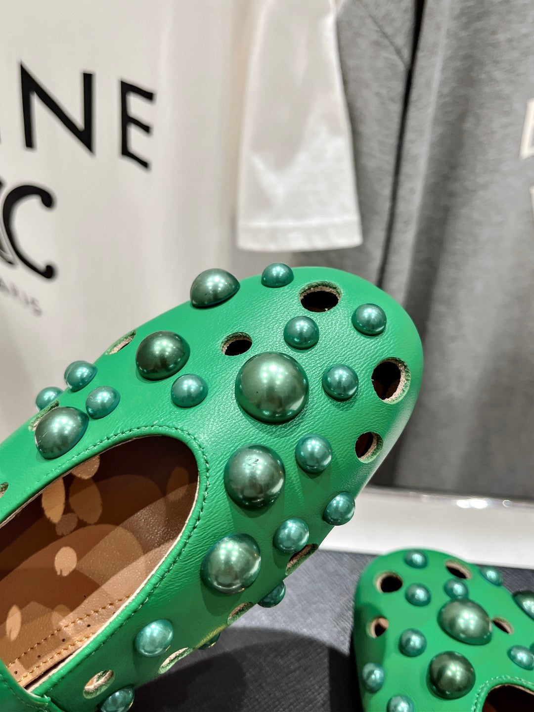 ALAIA PEARL MARY JANE SHOES IN EMERALD GREEN LAMBSKIN