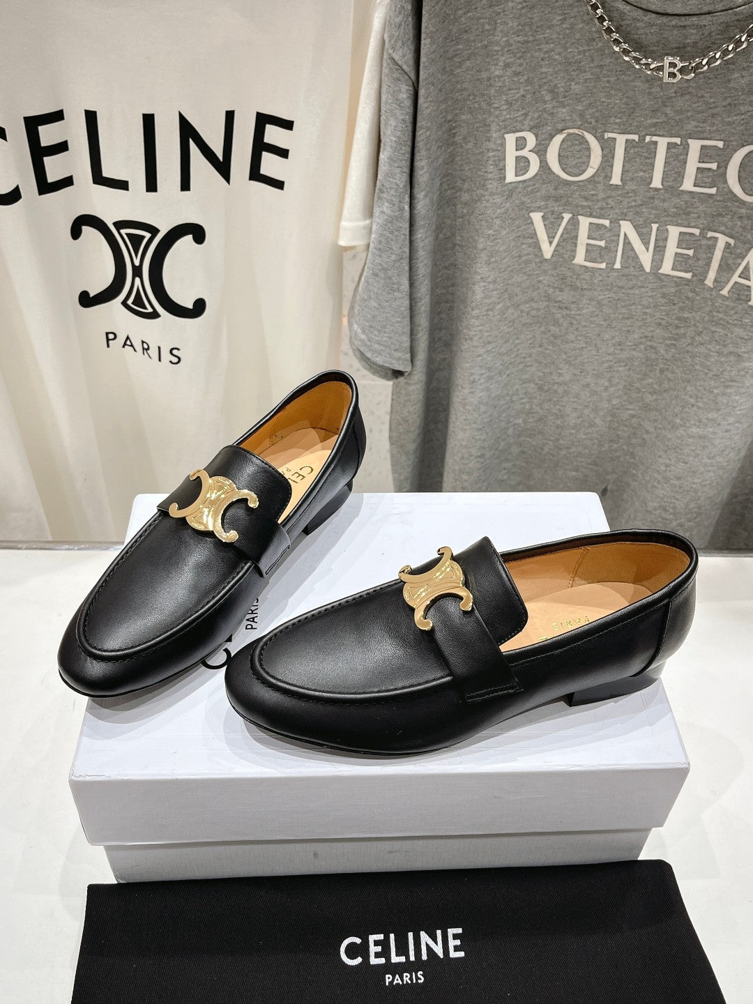 TRIOMPHE LOAFER IN BLACK SMOOTH CALFSKIN GOLD HARDWARE