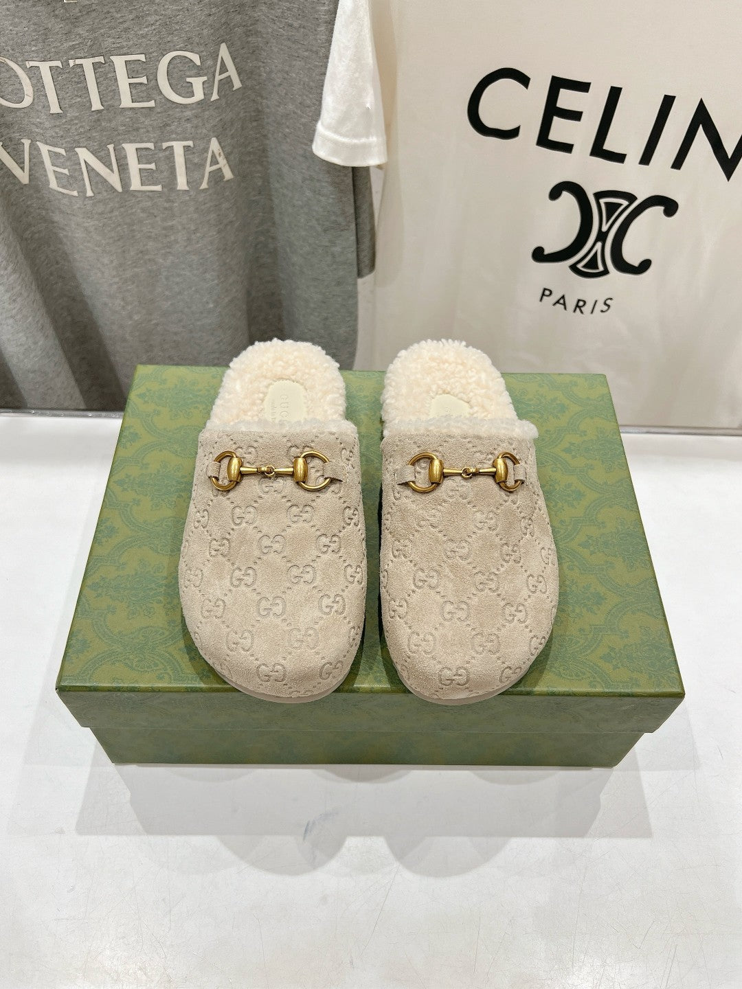 HORSEBIT MULE IN BEIGE EMBOSSED SUEDE AND FLEECE LINING