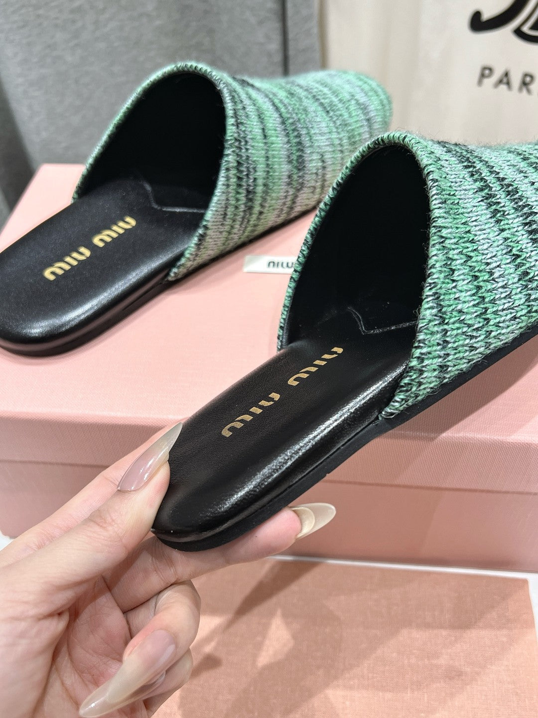 KNITTED MULES IN LIGHT GREEN MIX BLACK WOOL