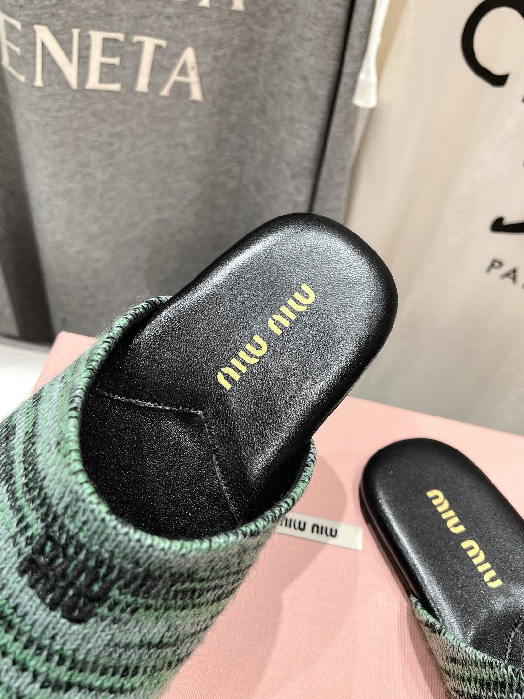 KNITTED MULES IN LIGHT GREEN MIX BLACK WOOL