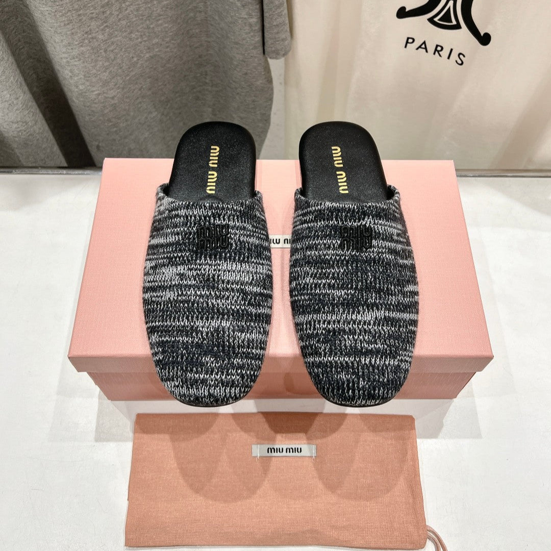 KNITTED MULES IN BLACK MIX WHITE WOOL