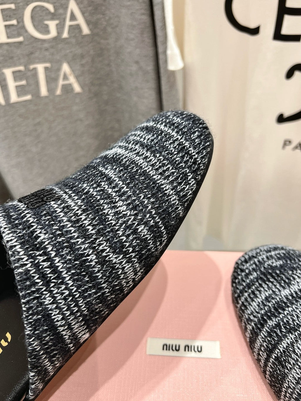 KNITTED MULES IN BLACK MIX WHITE WOOL