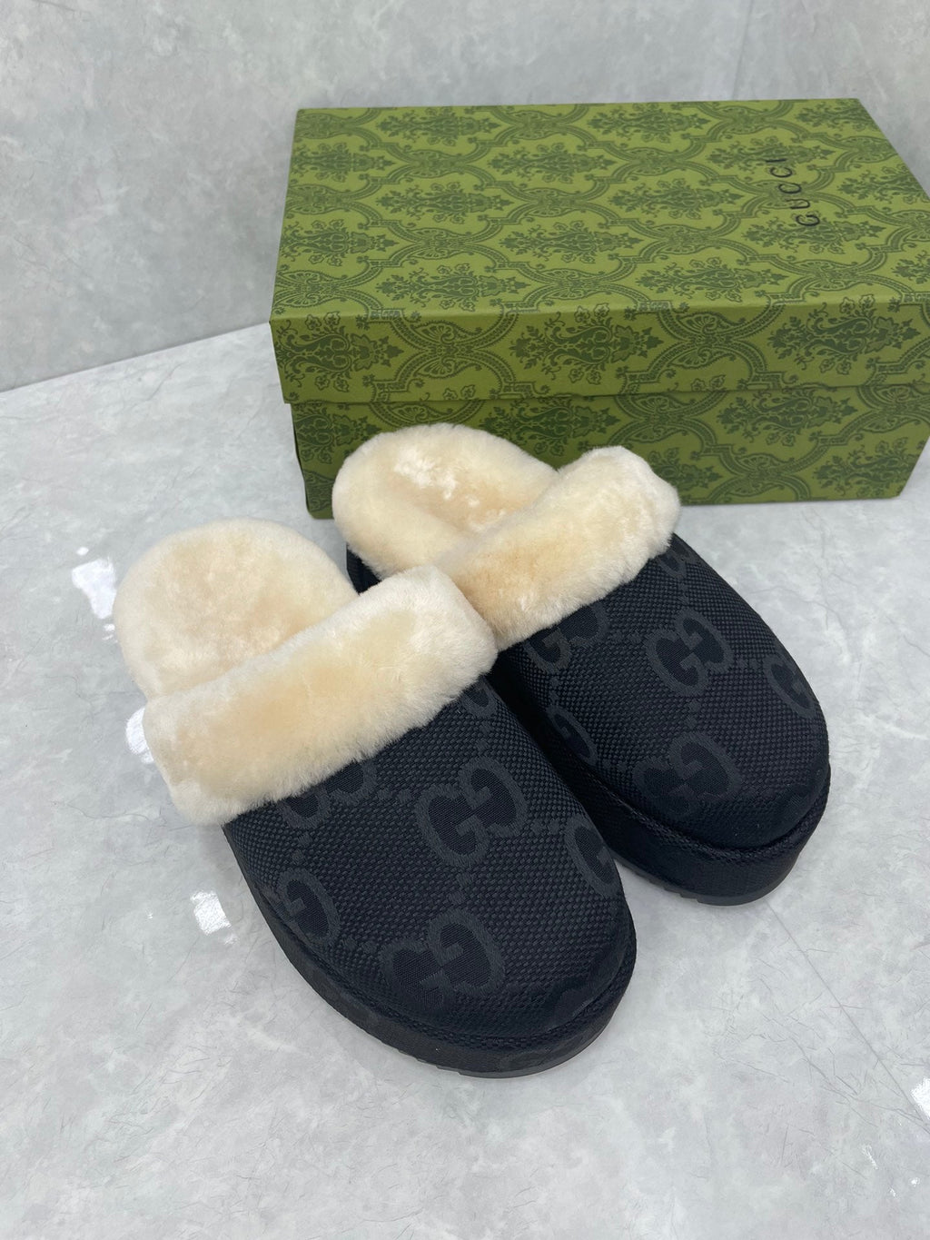 GG MULE IN BLACK MONOGRAM JACQUARD FABRIC AND RABBIT FUR LINING