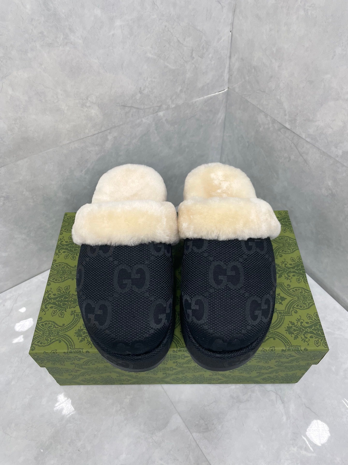 GG MULE IN BLACK MONOGRAM JACQUARD FABRIC AND RABBIT FUR LINING