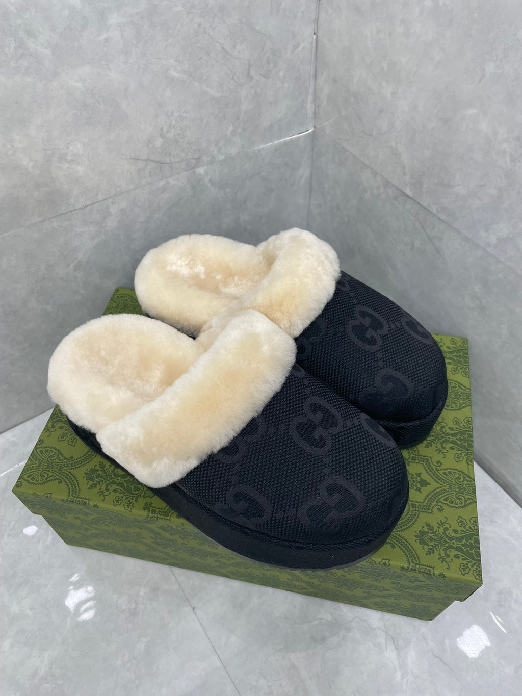 GG MULE IN BLACK MONOGRAM JACQUARD FABRIC AND RABBIT FUR LINING