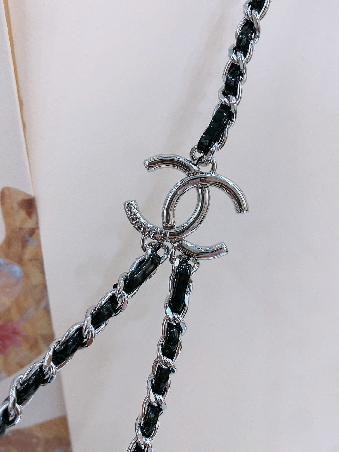 CHAIN BELT IN SILVER METAL INTERWOVEN WITH CALFSKIN STRAPS