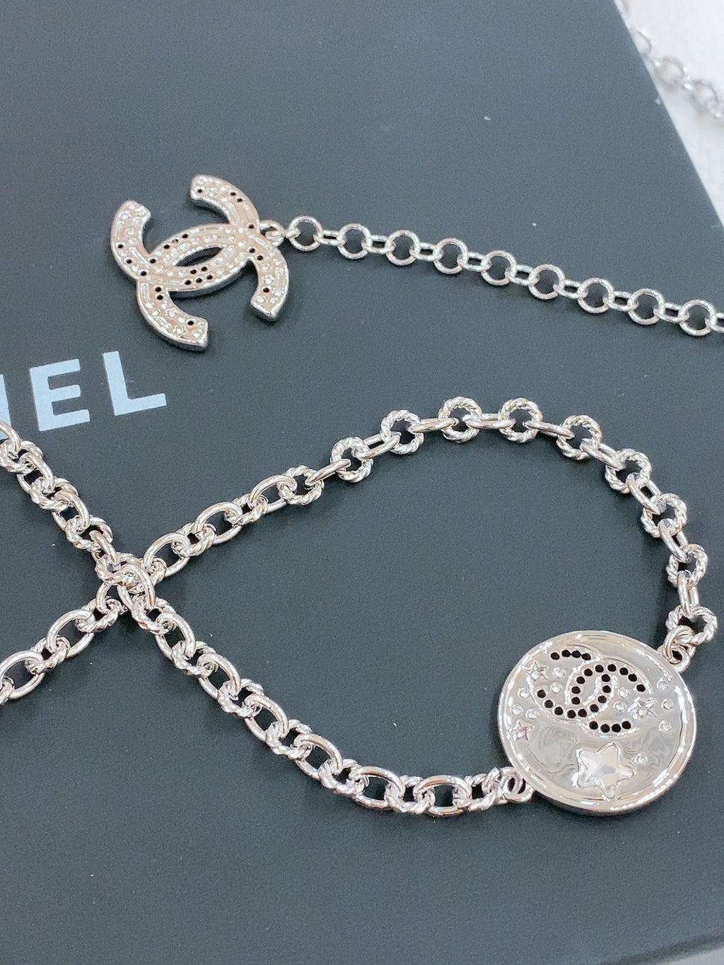 TWISTED CHAIN BELT WITH RHINESTONES AND LOGO PLATE IN SILVER TONE