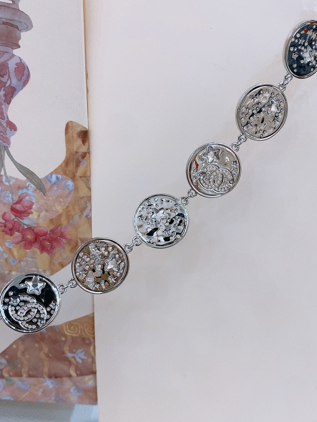 TWISTED CHAIN BELT WITH RHINESTONES AND LOGO PLATE IN SILVER TONE