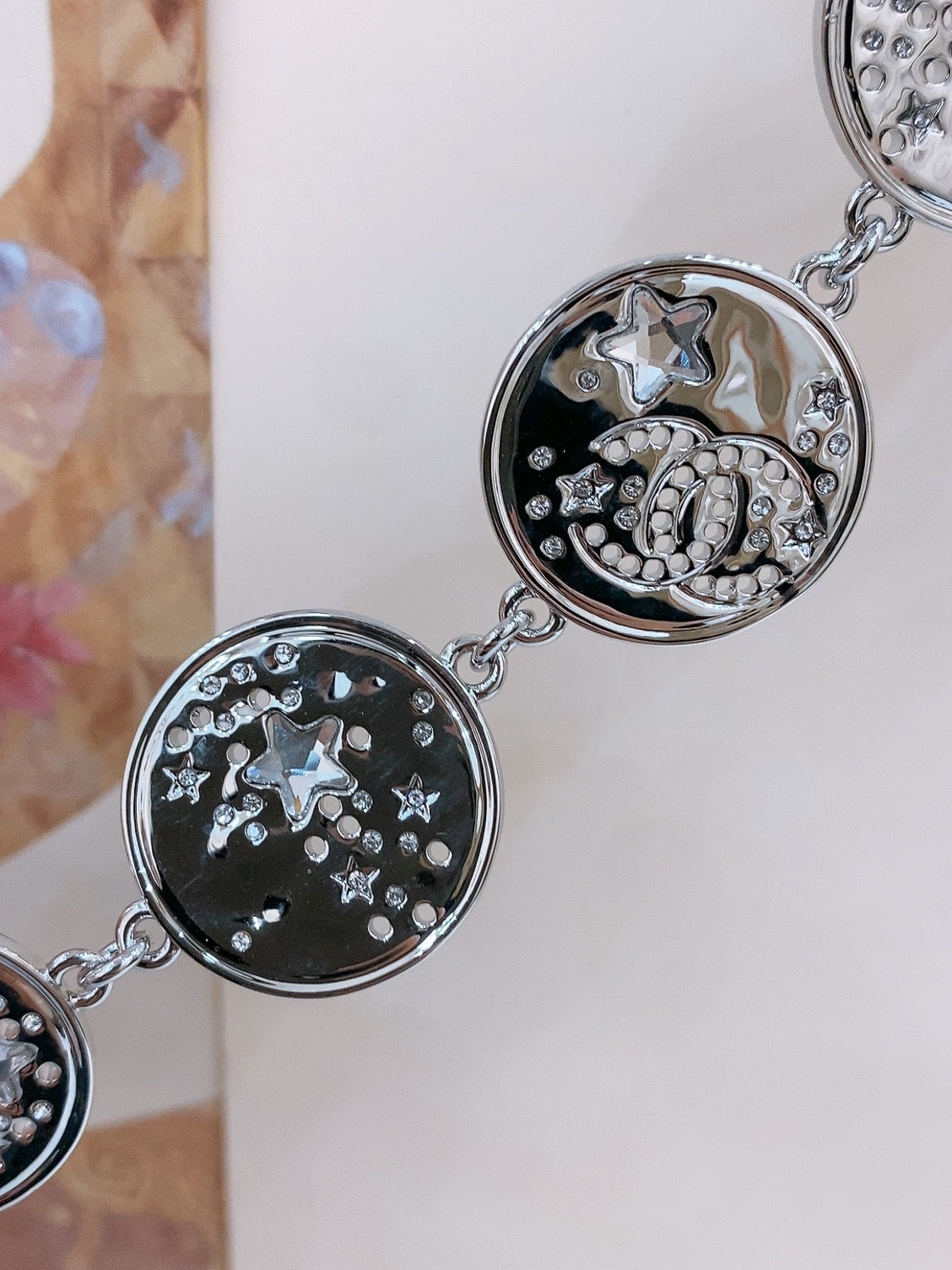 TWISTED CHAIN BELT WITH RHINESTONES AND LOGO PLATE IN SILVER TONE