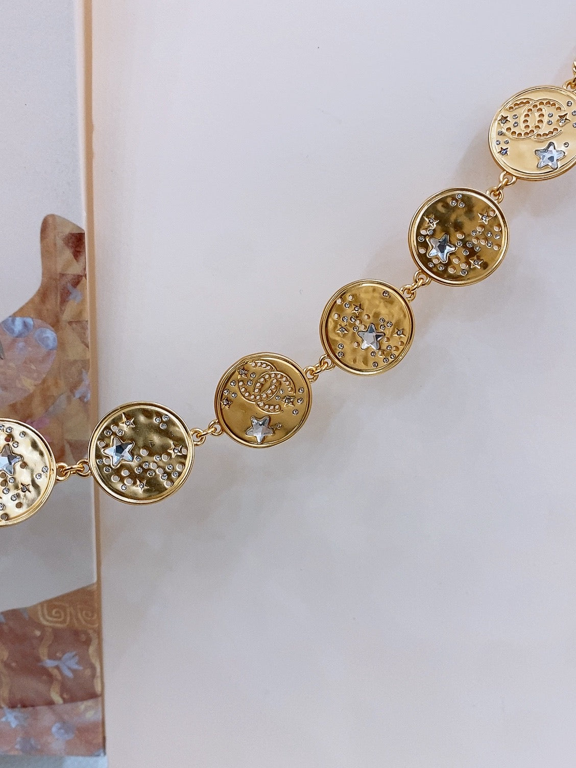 TWISTED CHAIN BELT WITH RHINESTONES AND LOGO PLATE IN GOLD TONE