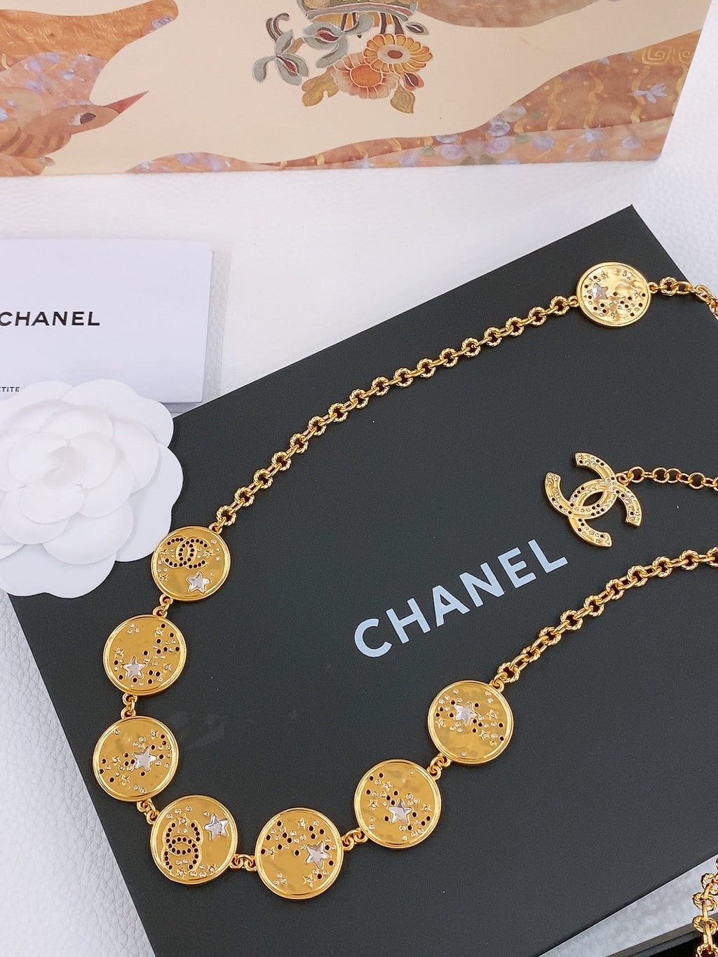 TWISTED CHAIN BELT WITH RHINESTONES AND LOGO PLATE IN GOLD TONE