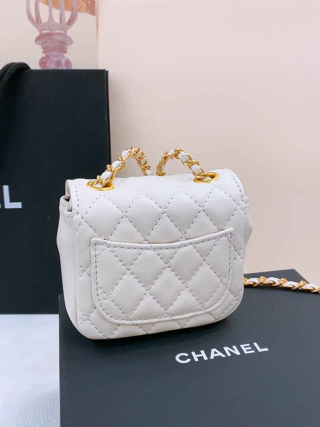 CHAIN BELT WITH GOLD METAL WHITE CALFSKIN INTERLINKING STRAPS AND MINI BAG ATTACHMENT