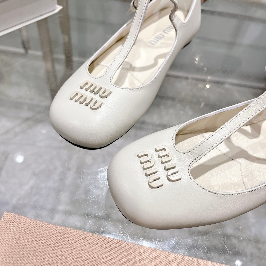 MARY JANE SANDAL WHITE  WITH T - STRAP SHEEPSKIN