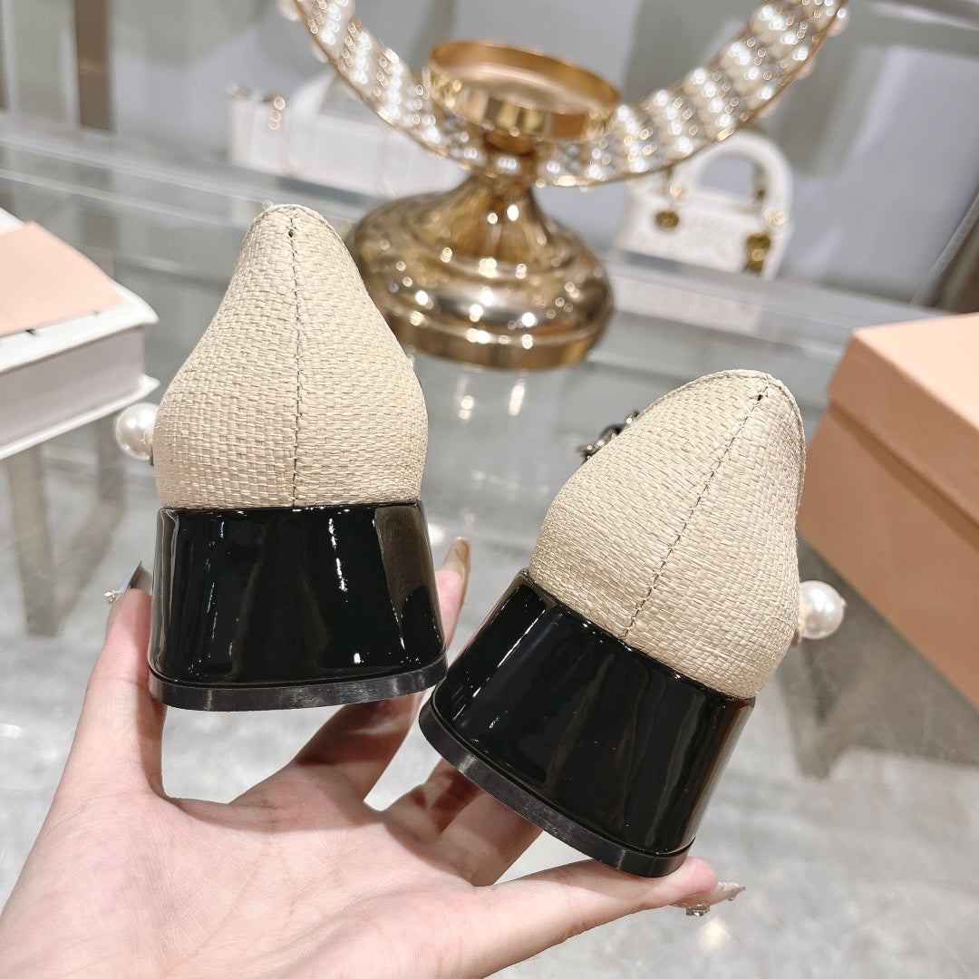 MARY JANE SANDAL CAP TOE BRIGHT CREAM SHEEPSKIN - MID HEEL