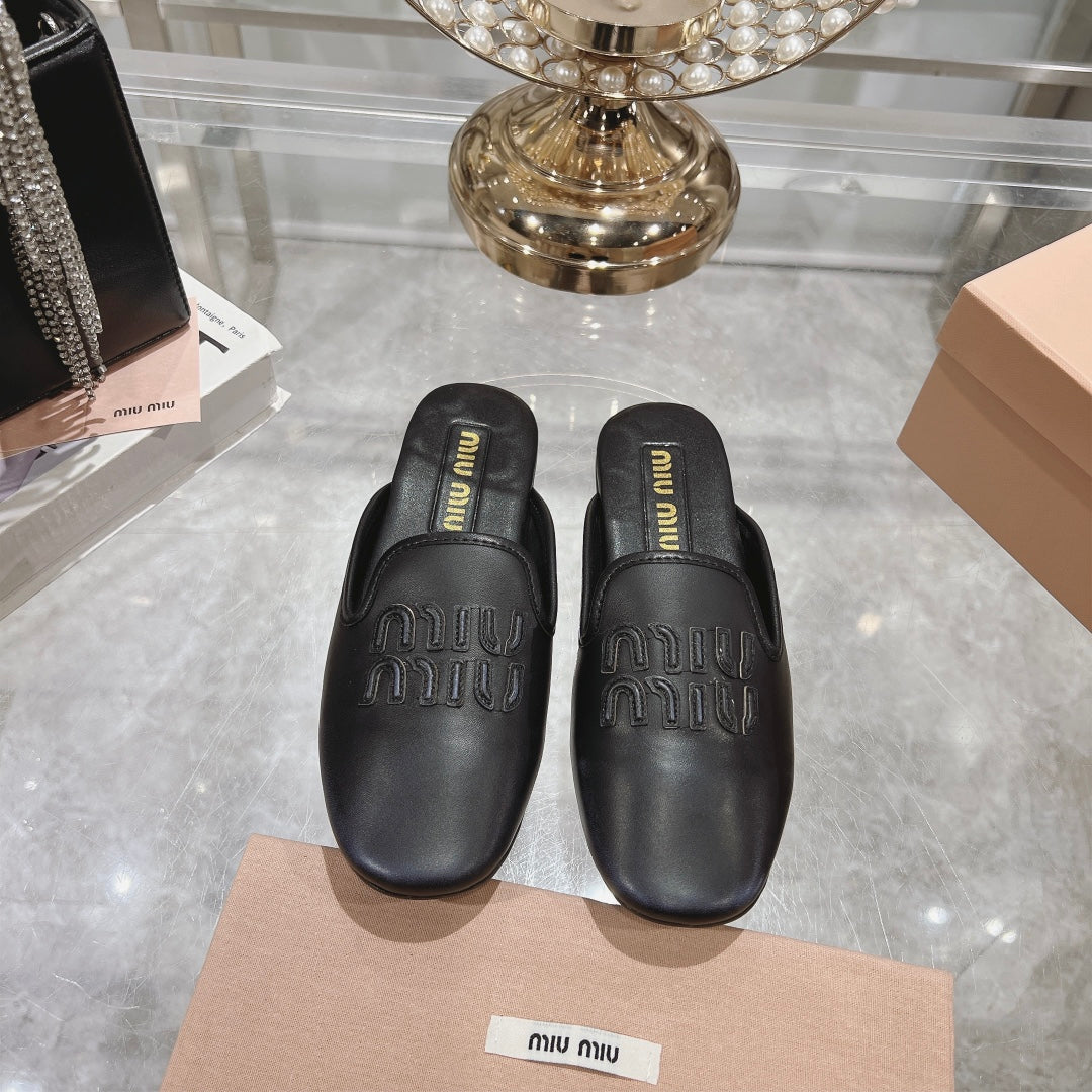 MULES SLIPPERS BLACK COWHIDE