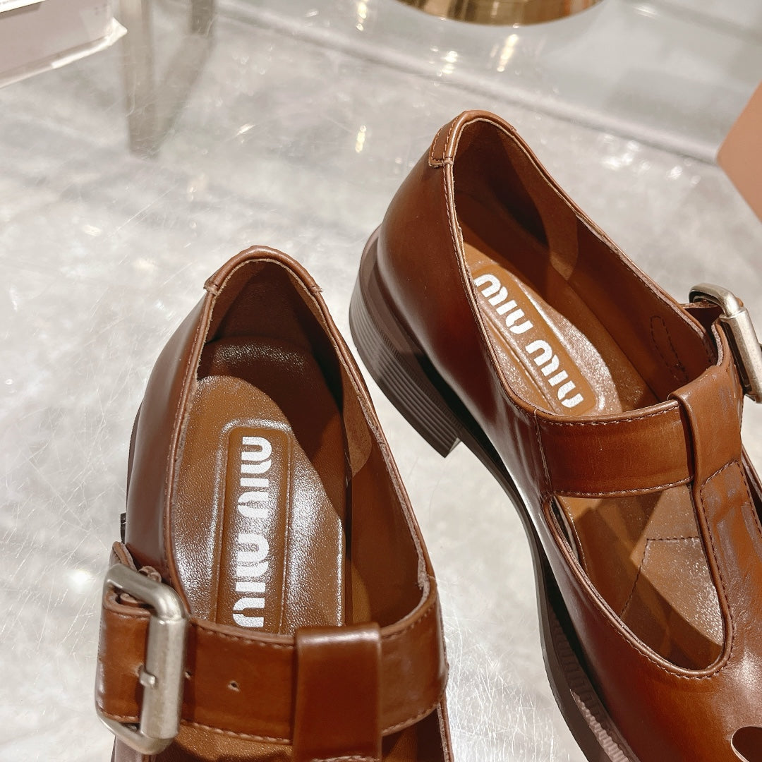 SANDAL CHESTNUT COLOR COWHIDE WITH STYLIZED T-STRING