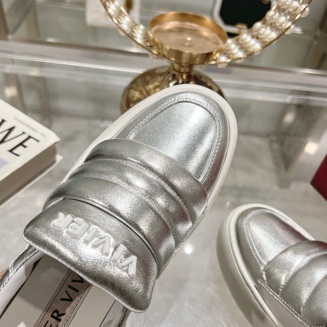 PUFFY LEATHER LOW TOP SNEAKERS IN SILVER PATENT LAMBSKIN