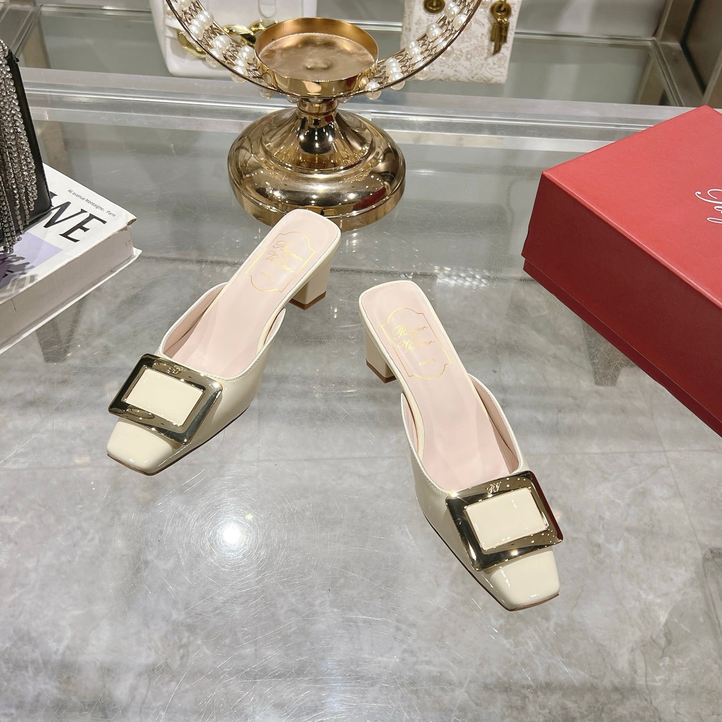 BELLE VIVIER MULES IN IVORY WHITE PATENT CALFSKIN