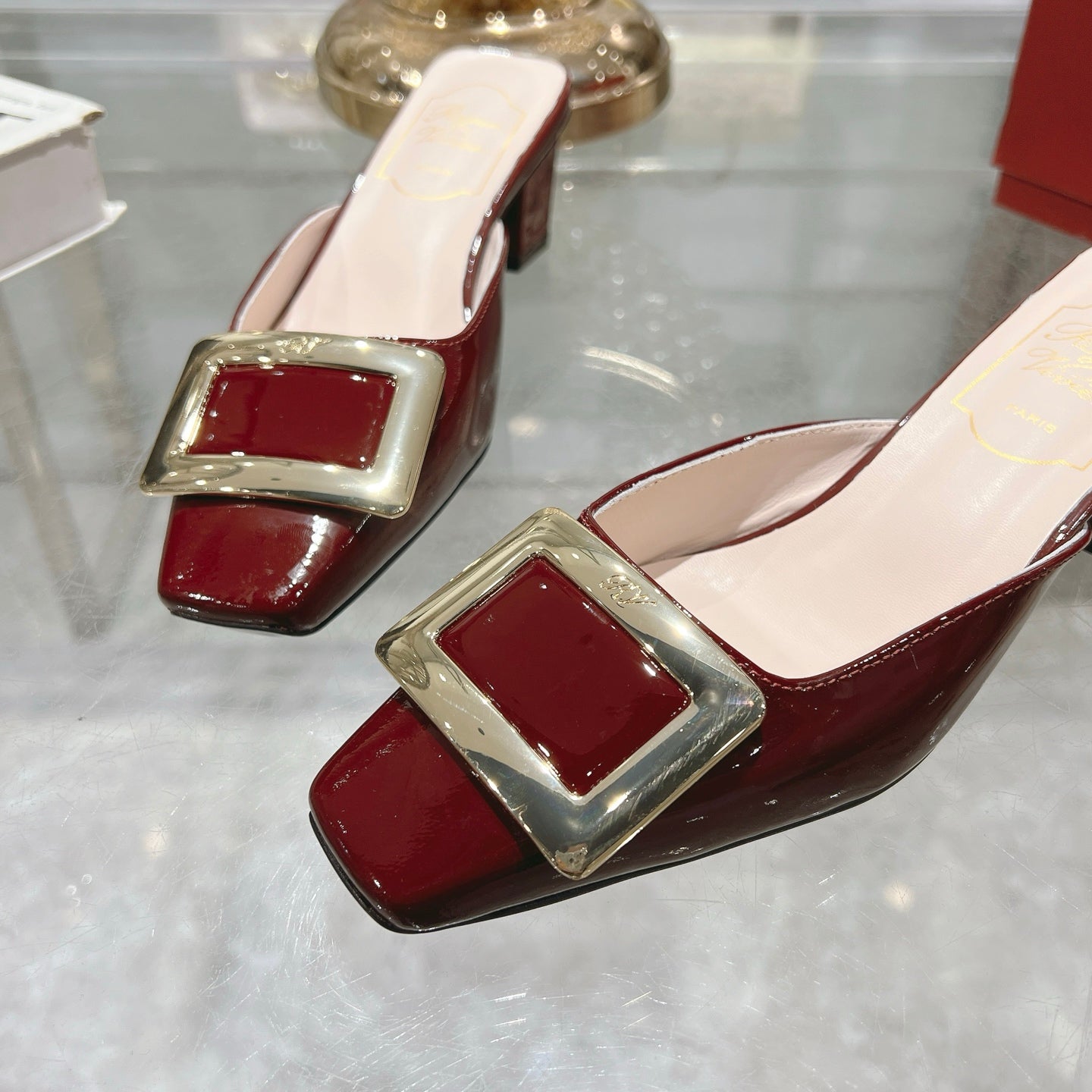 BELLE VIVIER MULES IN BLOOD RED PATENT CALFSKIN
