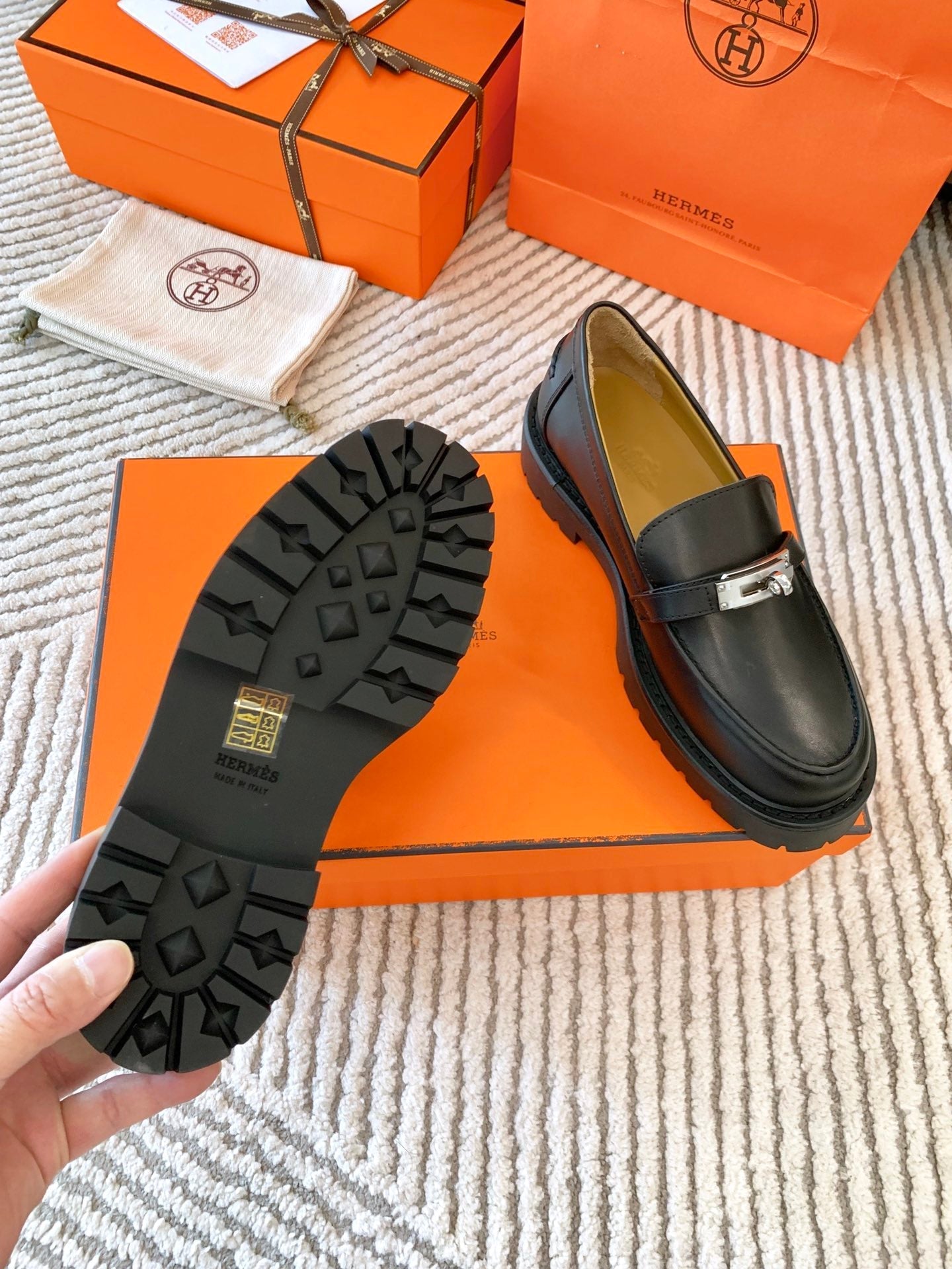 ICONE LOAFER IN BLACK CALFSKIN