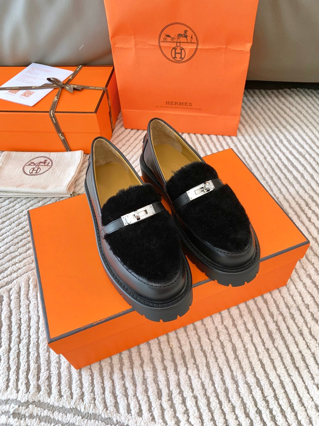 ICONE LOAFER IN BLACK CALFSKIN WITH BLACK SHEARLING