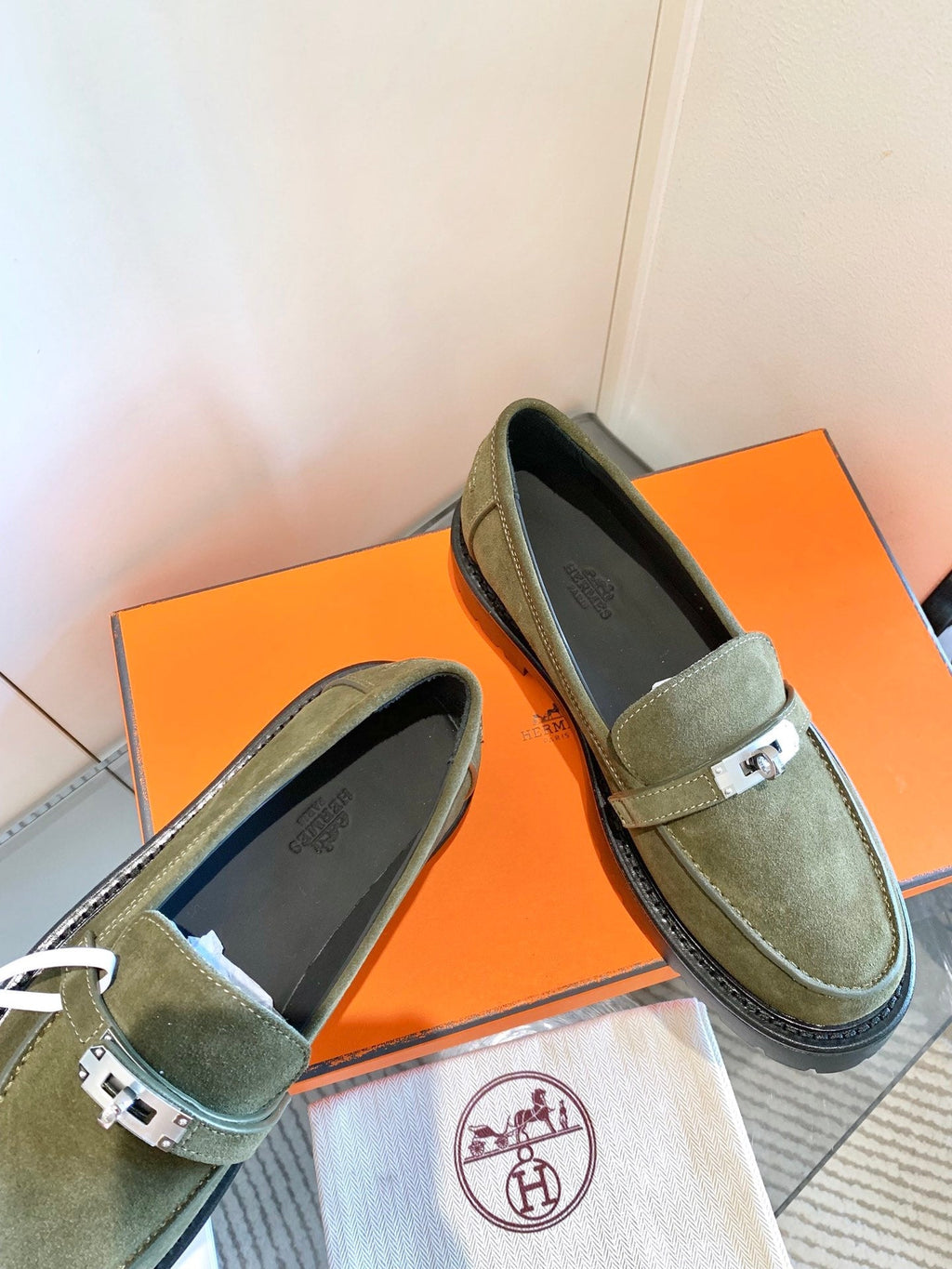 ICONE LOAFER IN ARMY GREEN SUEDE