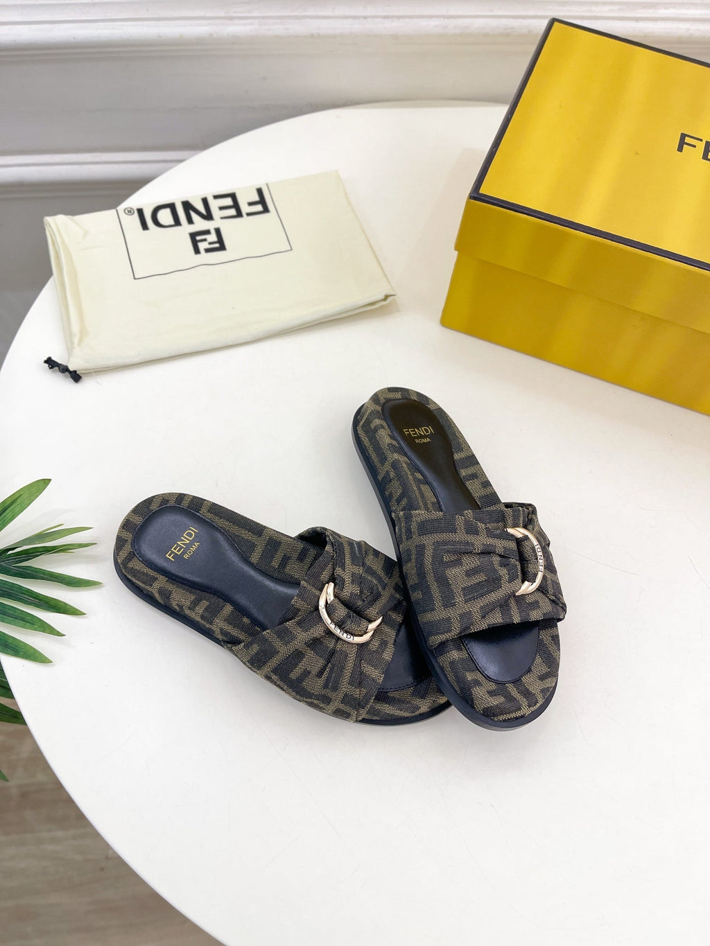 FENDI FLAT SLIPPER IN CEDAR BROWN MIX BLACK MONOGRAM JACQUARD FABRIC WITH GOLD HARDWARE