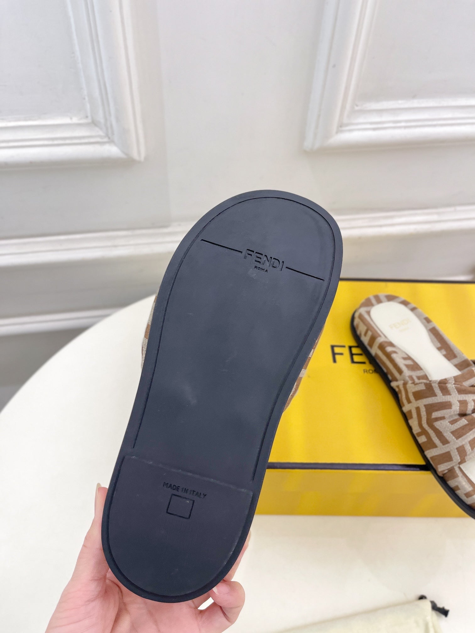 FENDI FLAT SLIPPER IN BROWN MONOGRAM JACQUARD FABRIC WITH GOLD HARDWARE