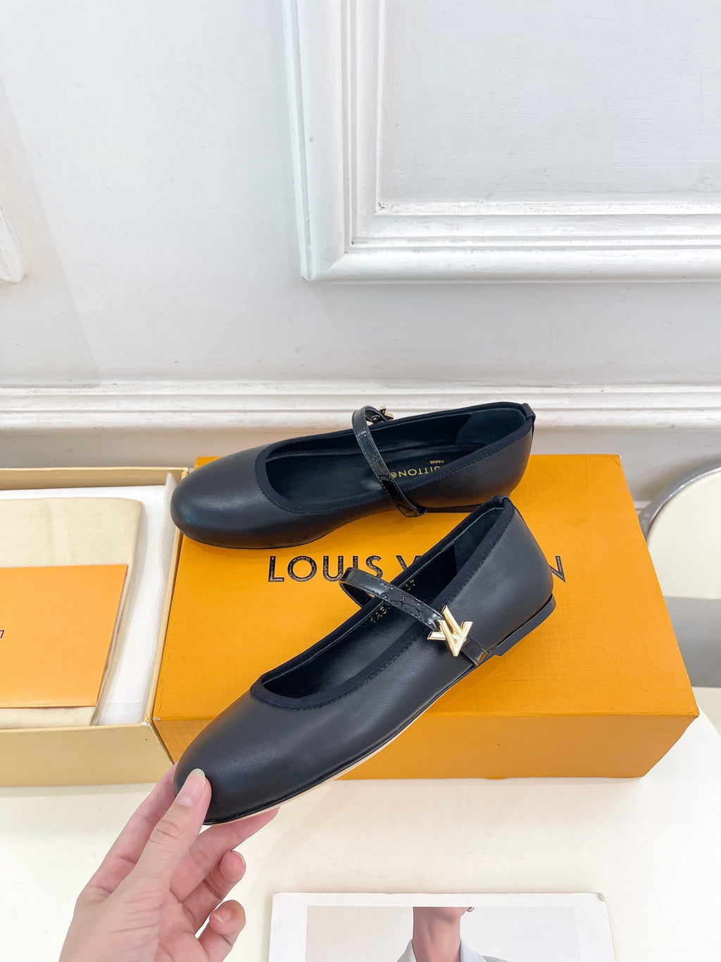LV WOMEN ROMY FLAT BALLERINA IN BLACK METALLIC LAMBSKIN