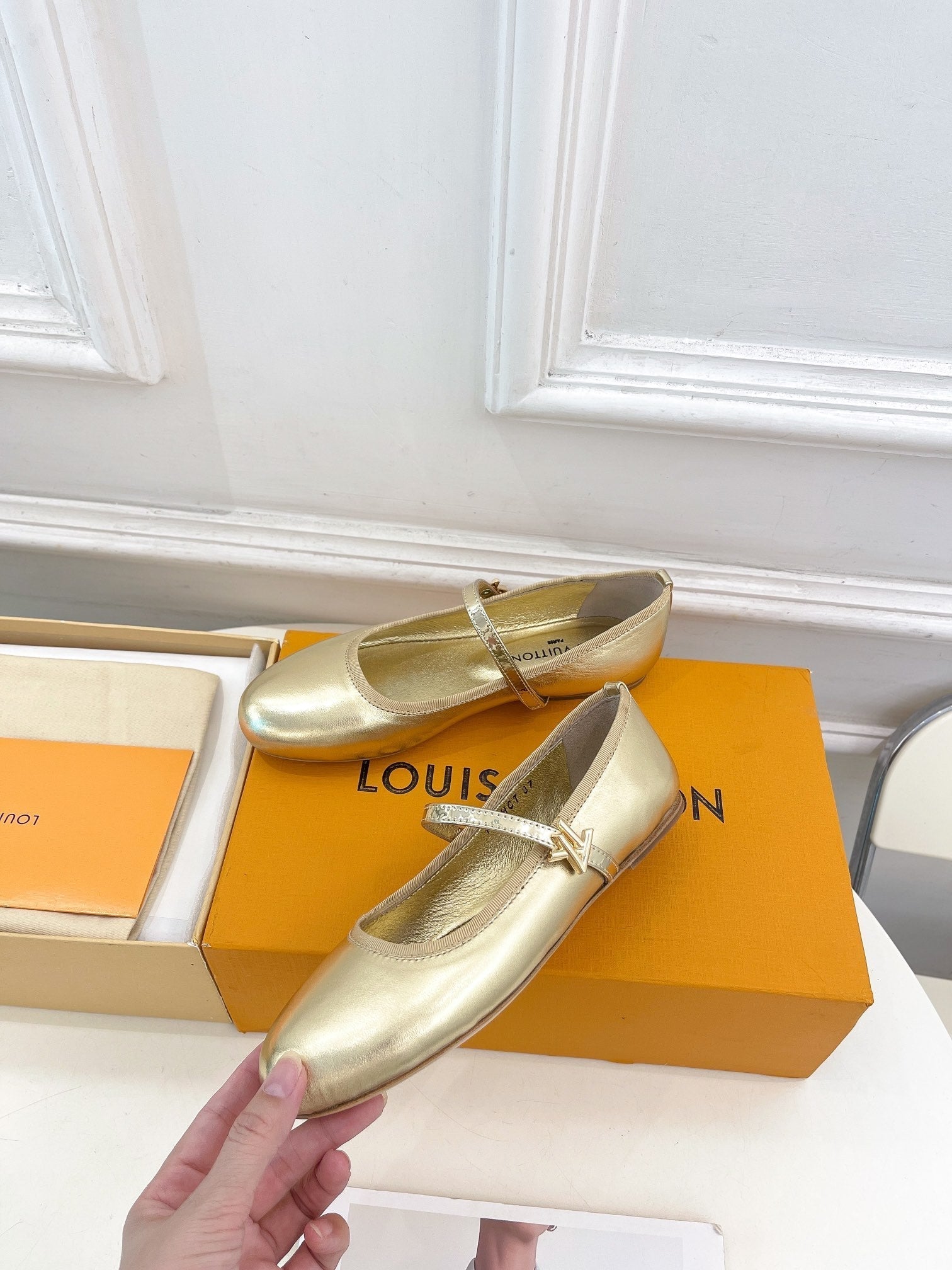 LV WOMEN ROMY FLAT BALLERINA IN GOLDEN METALLIC LAMBSKIN