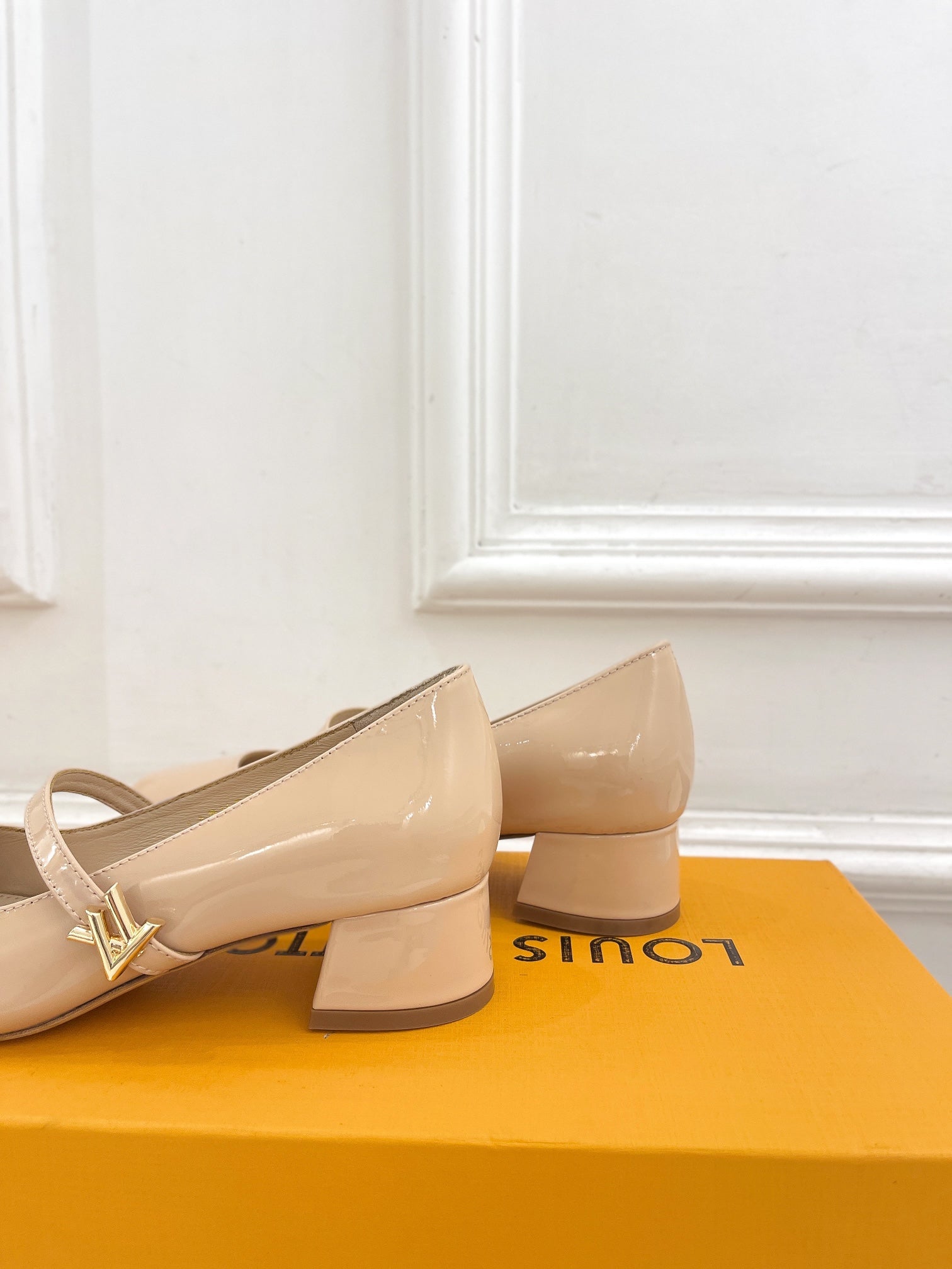 LV WOMEN ROMY HIGH BALLERINA IN GLOSSY BEIGE LAMBSKIN