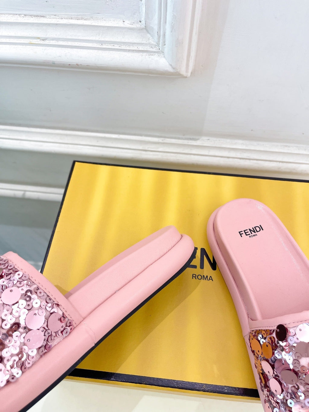 FENDI THICK SOLE 3 CM SEQUIN SLIPPER ROUGH PINK