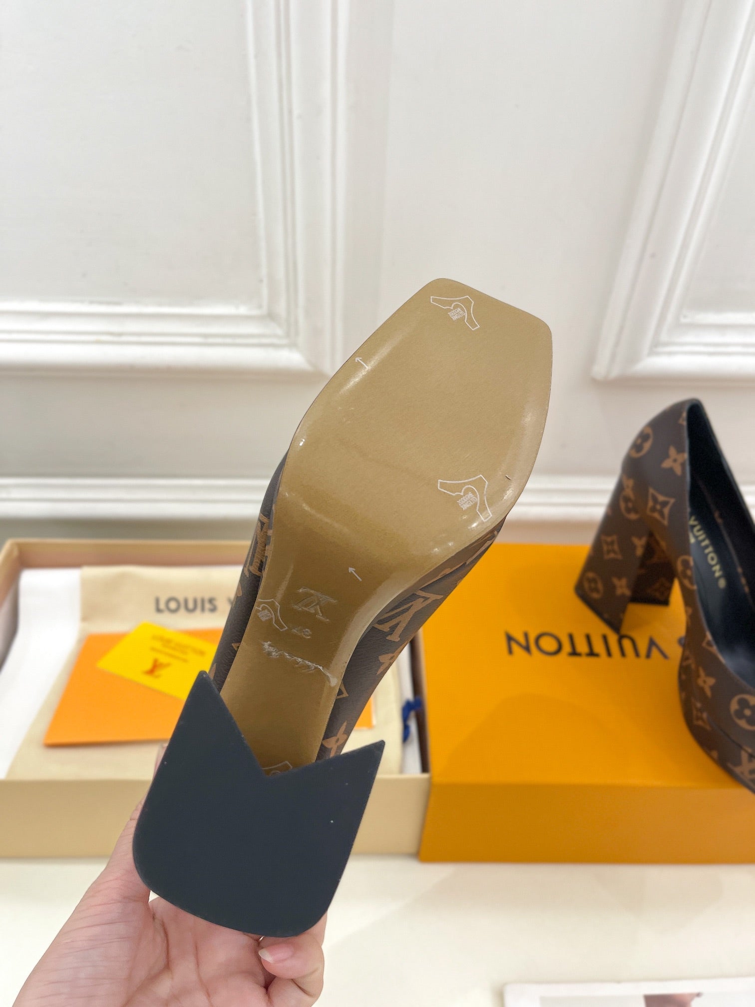 SHAKE MARY JANE HIGH HEEL 12 CM IN CHOCOLATE BROWN MONOGRAM CALFSKIN